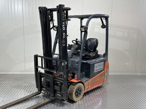 TOYOTA 8FBEKT16 - Vorkheftruck Elektro