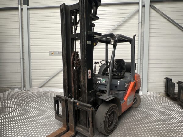 TOYOTA 02-8FGF30 - Vorkheftruck Gas