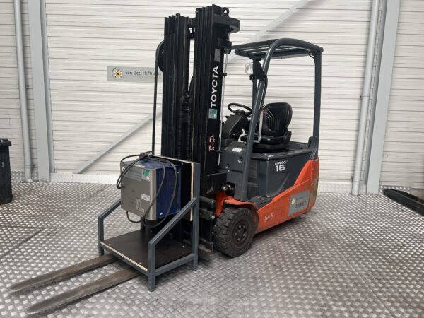 TOYOTA 8FBE16T - Forklift Electric