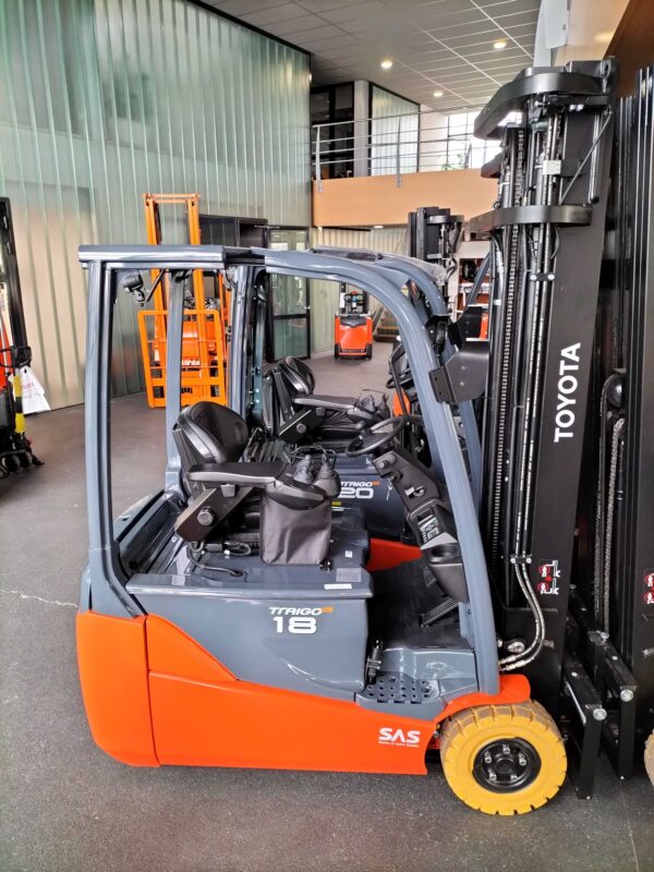 TOYOTA 8FBE18T - Vorkheftruck Elektro