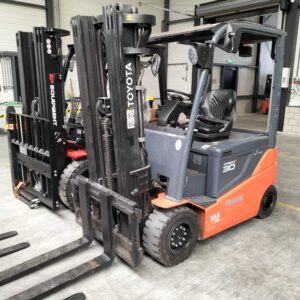 TOYOTA 8FBMKT30 - Vorkheftruck Elektro