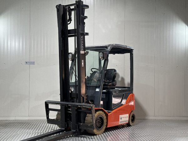 TOYOTA 8FBMK30T - Vorkheftruck Elektro