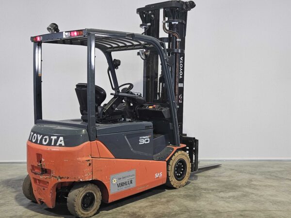TOYOTA 8FBMT30 - Vorkheftruck Elektro
