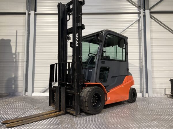 TOYOTA 8FBMT50 - Vorkheftruck Elektro