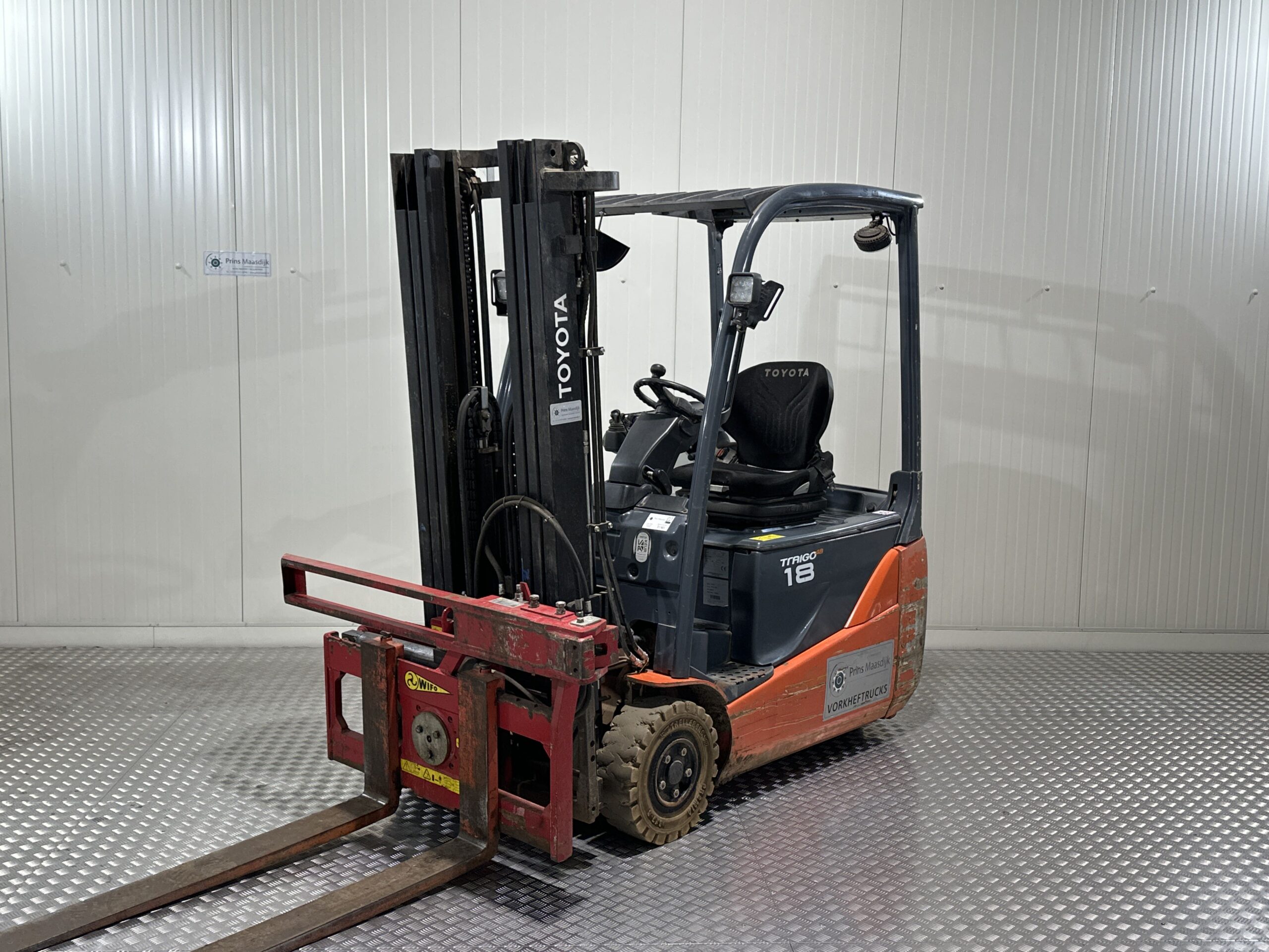 TOYOTA 8FBE18T - Forklift Electric