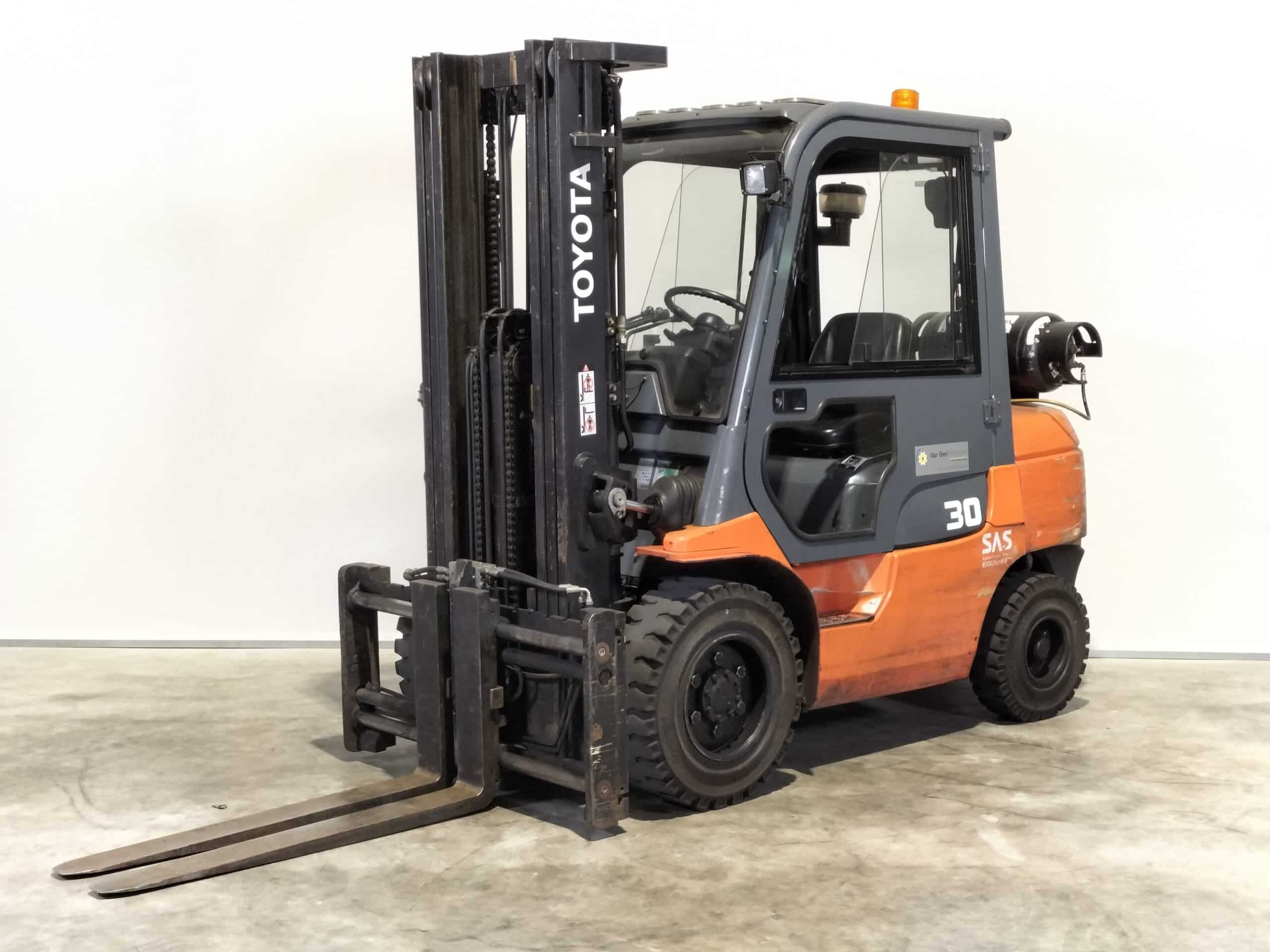 TOYOTA 02-7FGF30 - Vorkheftruck Gas