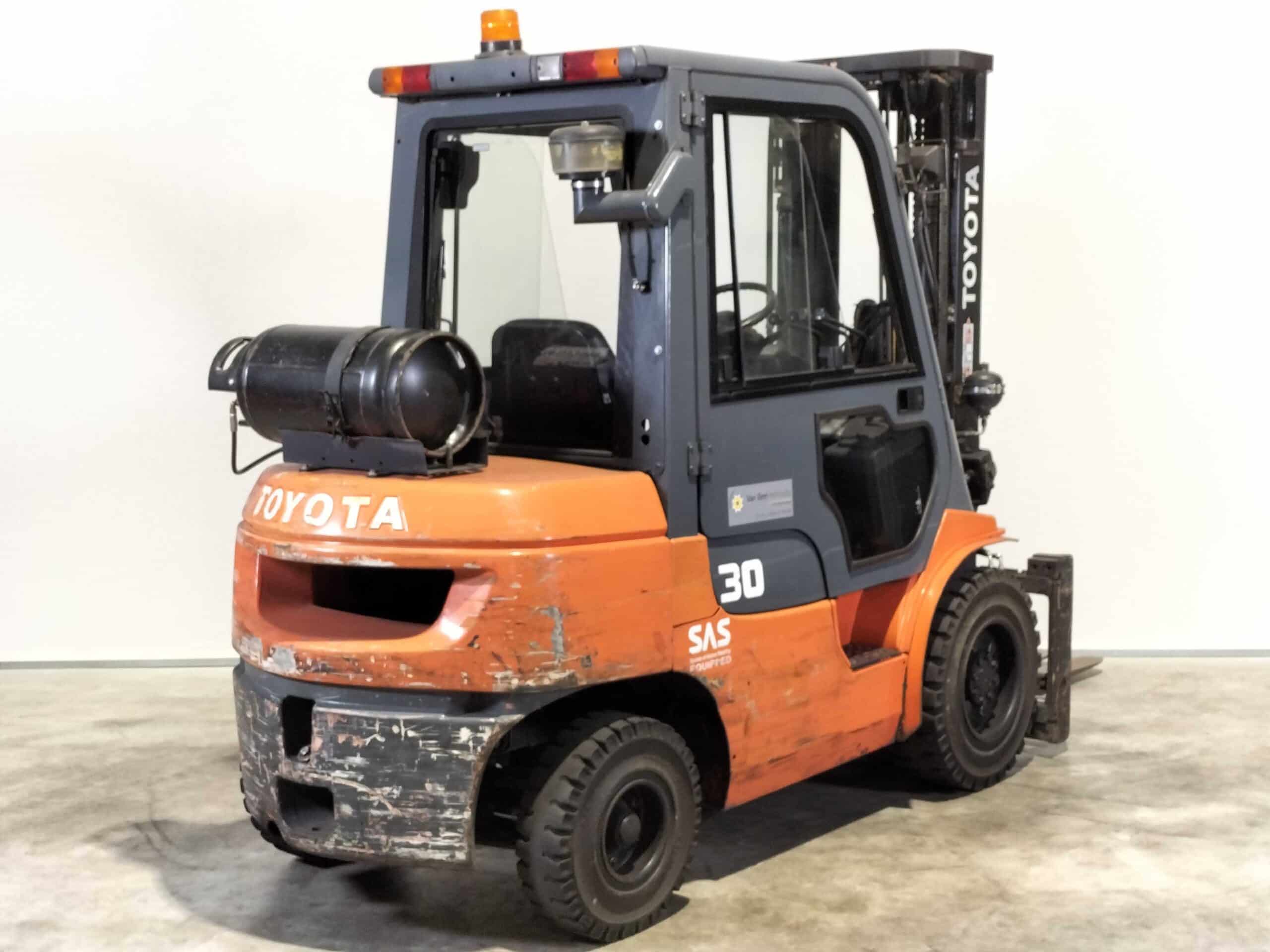 TOYOTA 02-7FGF30 - Vorkheftruck Gas - Image 2