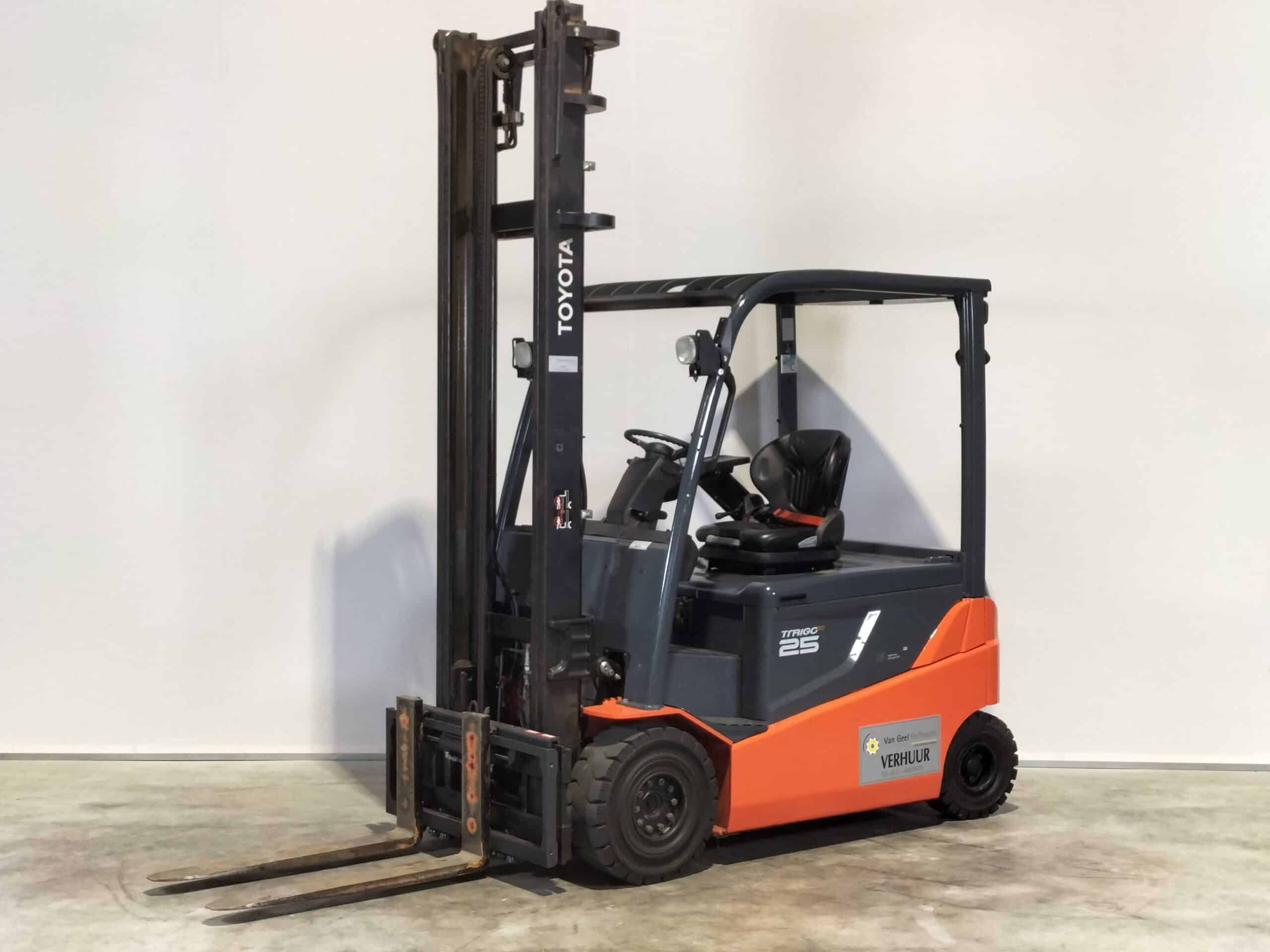 TOYOTA 8FBMT25 - Forklift Electric