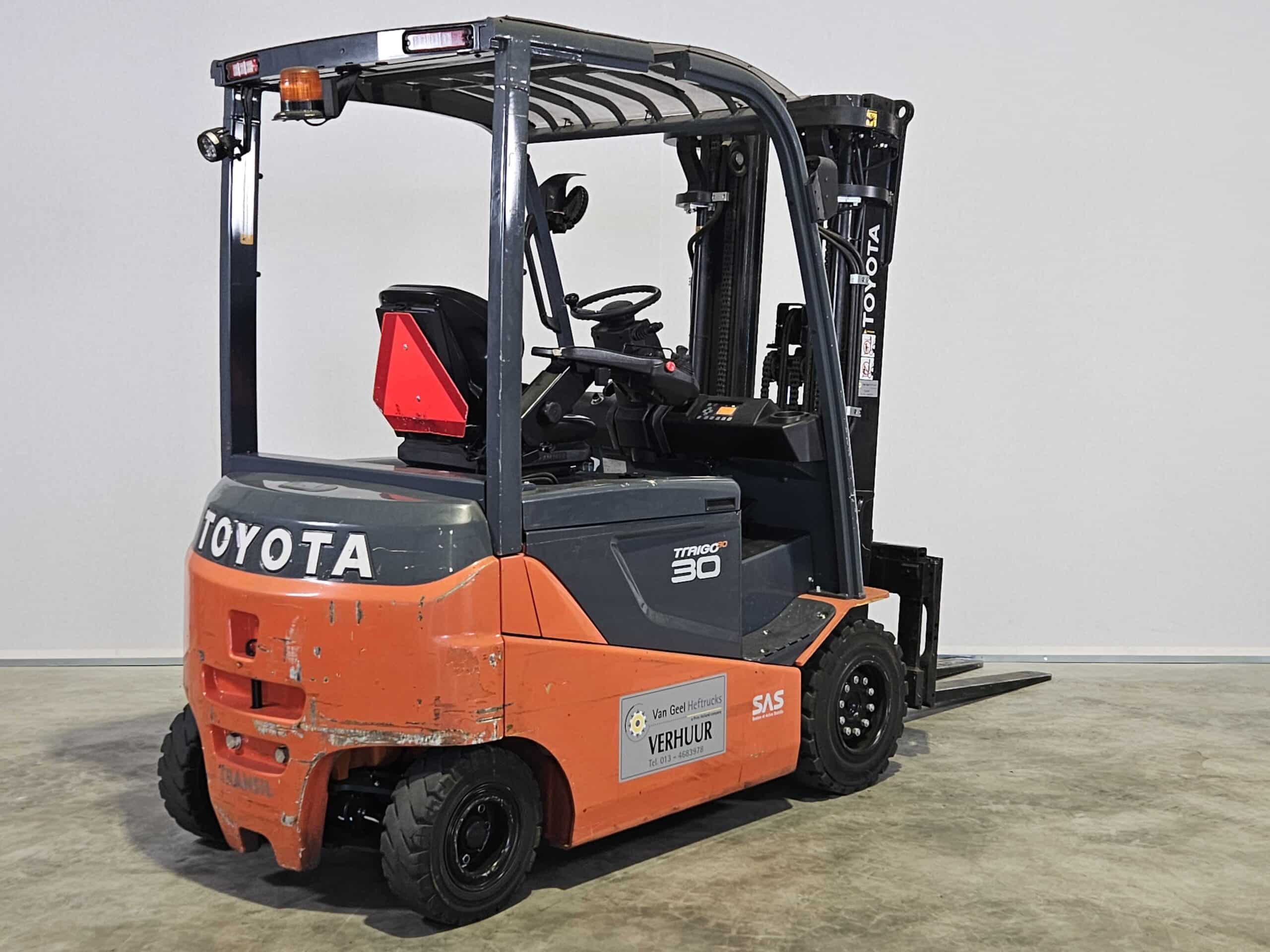 TOYOTA 8FBMKT30 - Vorkheftruck Elektro