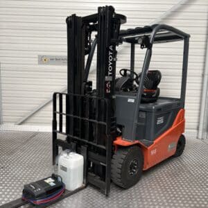 TOYOTA 8FBMKT25 - Vorkheftruck Elektro